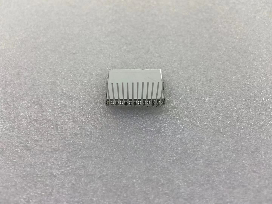 プラスの6Oクロック 18ピン燃料配給機 マルチメディア再生のためのHTN液晶ディスプレイ